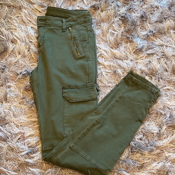 NWOT Zara Olive Green Skinny Jeans with Gold Detailing